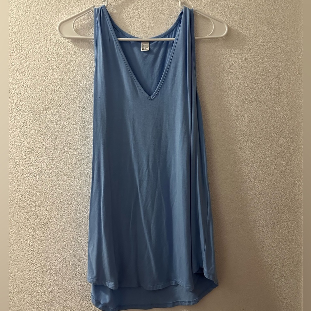 Blue flowy v-neck top. Size M.